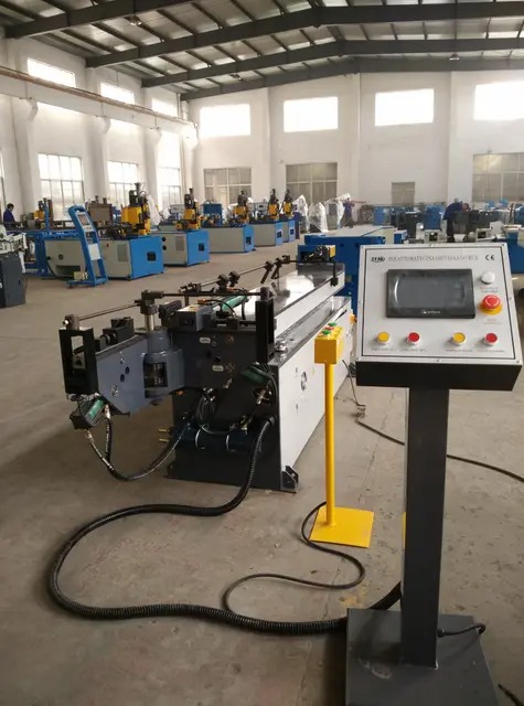 Machine de flexion de tuyaux