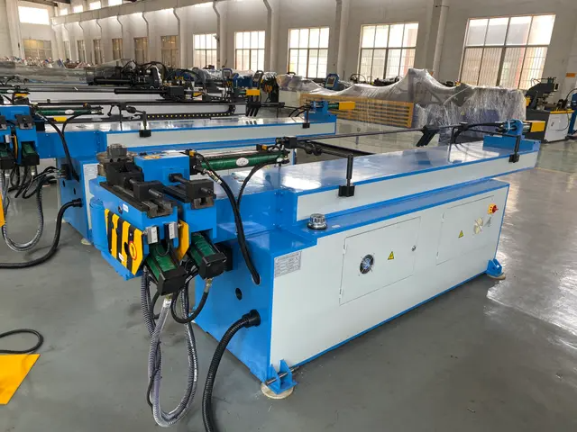 Machine de flexion de tuyaux