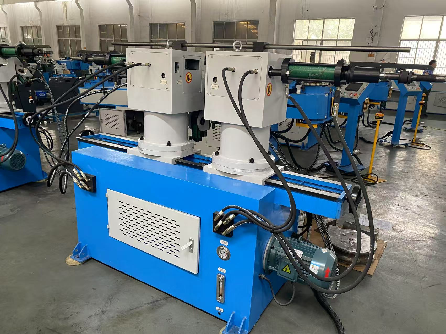 Machine à cintrer automatique CNC à double tête 42B